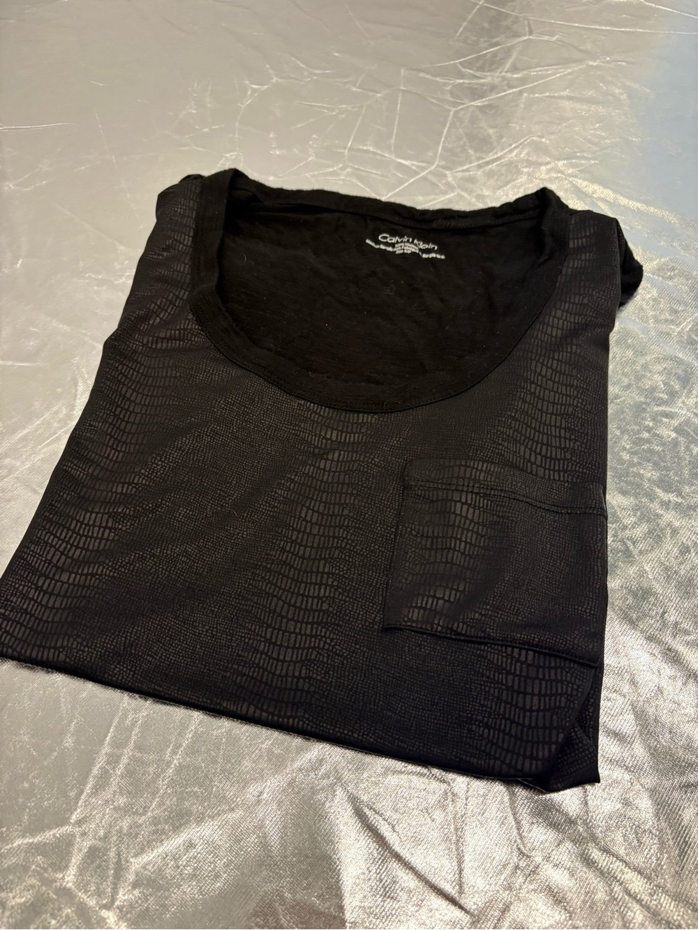 Calvin Klein Black Short-Sleeve Shiny Snakeprink Scoop Neck Pocket Tee